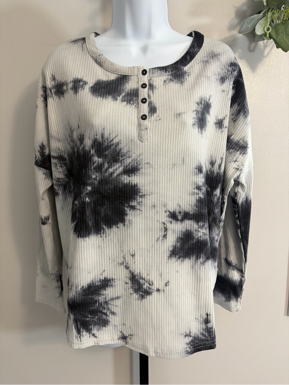 NWT Umgee Black & Gray Tie-Dye Ribbed Henley Long Sleeve Top